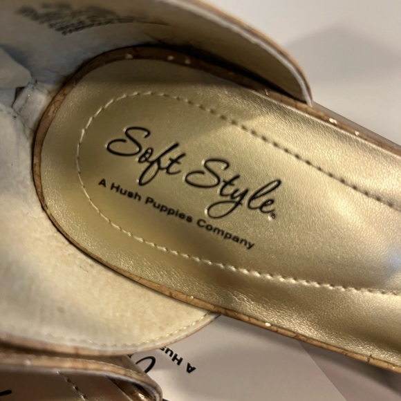 🆕 [12] NEW Hush puppies Madalyn tan and gold Metallic woman’s shoes - Picture 10 of 11